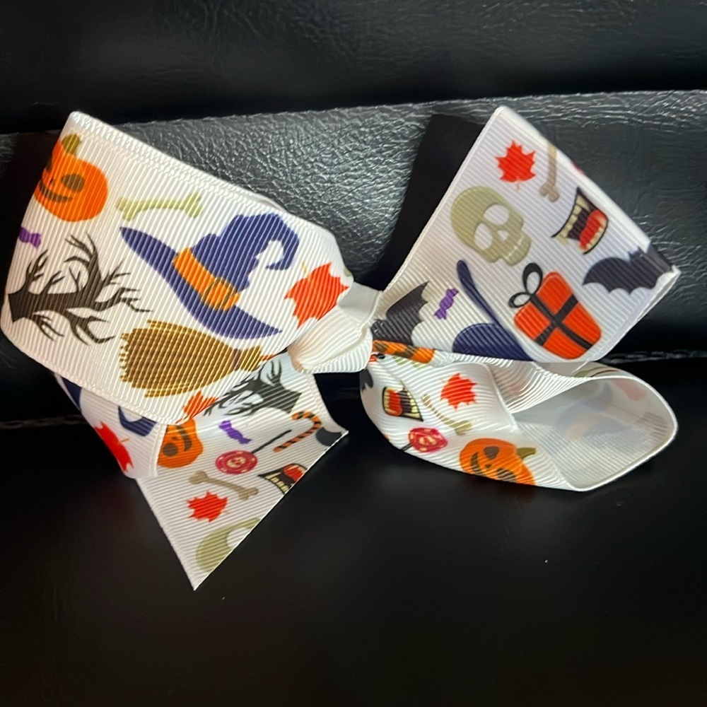 NWOT Halloween Bow With Clip